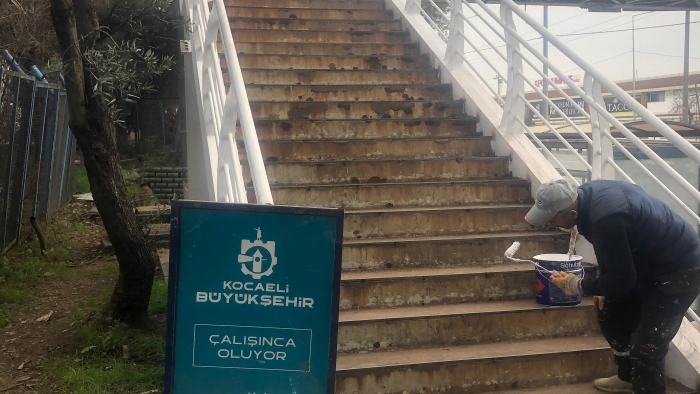 Gebze’de Yaya Üstgeçidinde Bakım ve Onarım Çalışmaları Sürüyor